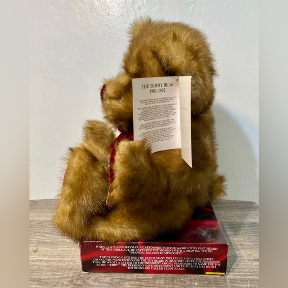 Vintage Dan Dee 100th Anniversary Singing Teddy Bear in Excellent Condition. - Picture 9 of 13